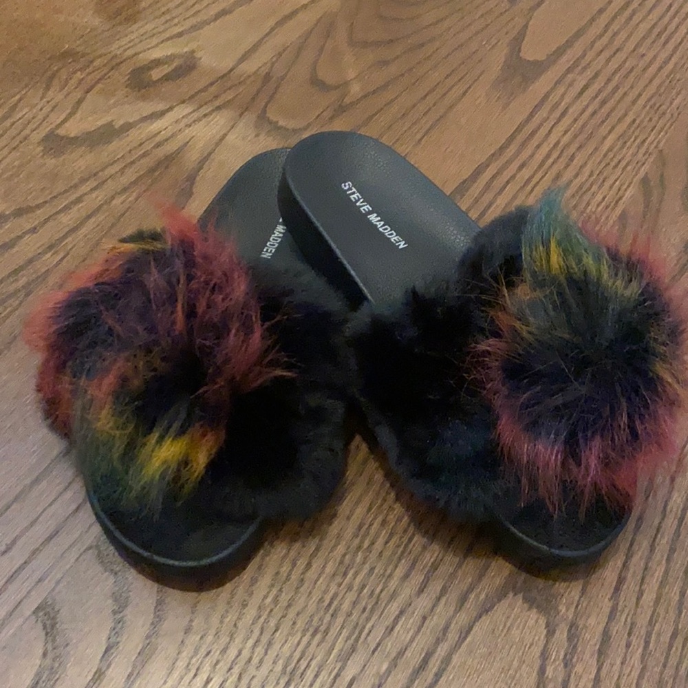 Steve Madden Fluffy Slides